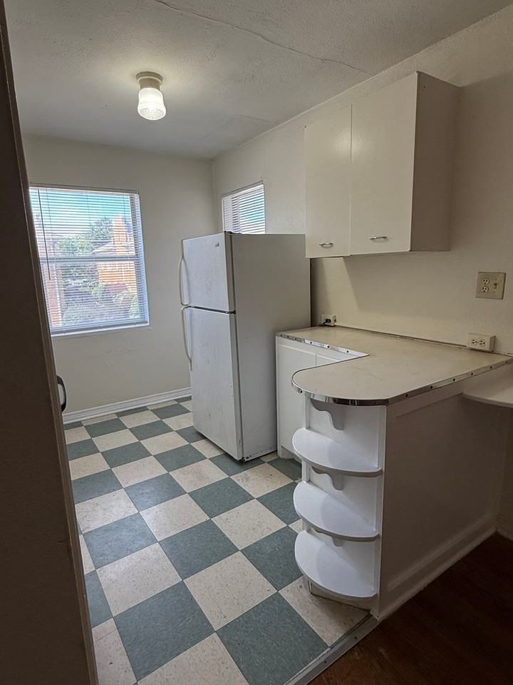 1744 Nw 17th St - Photo 2 of 13
