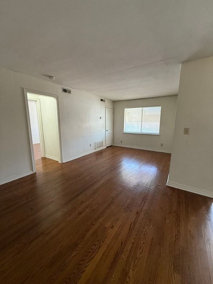 1744 Nw 17th St - Photo 6 of 13