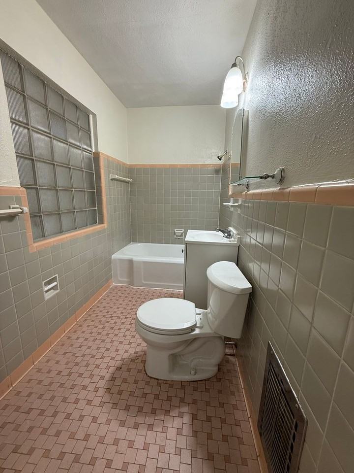 1744 Nw 17th St