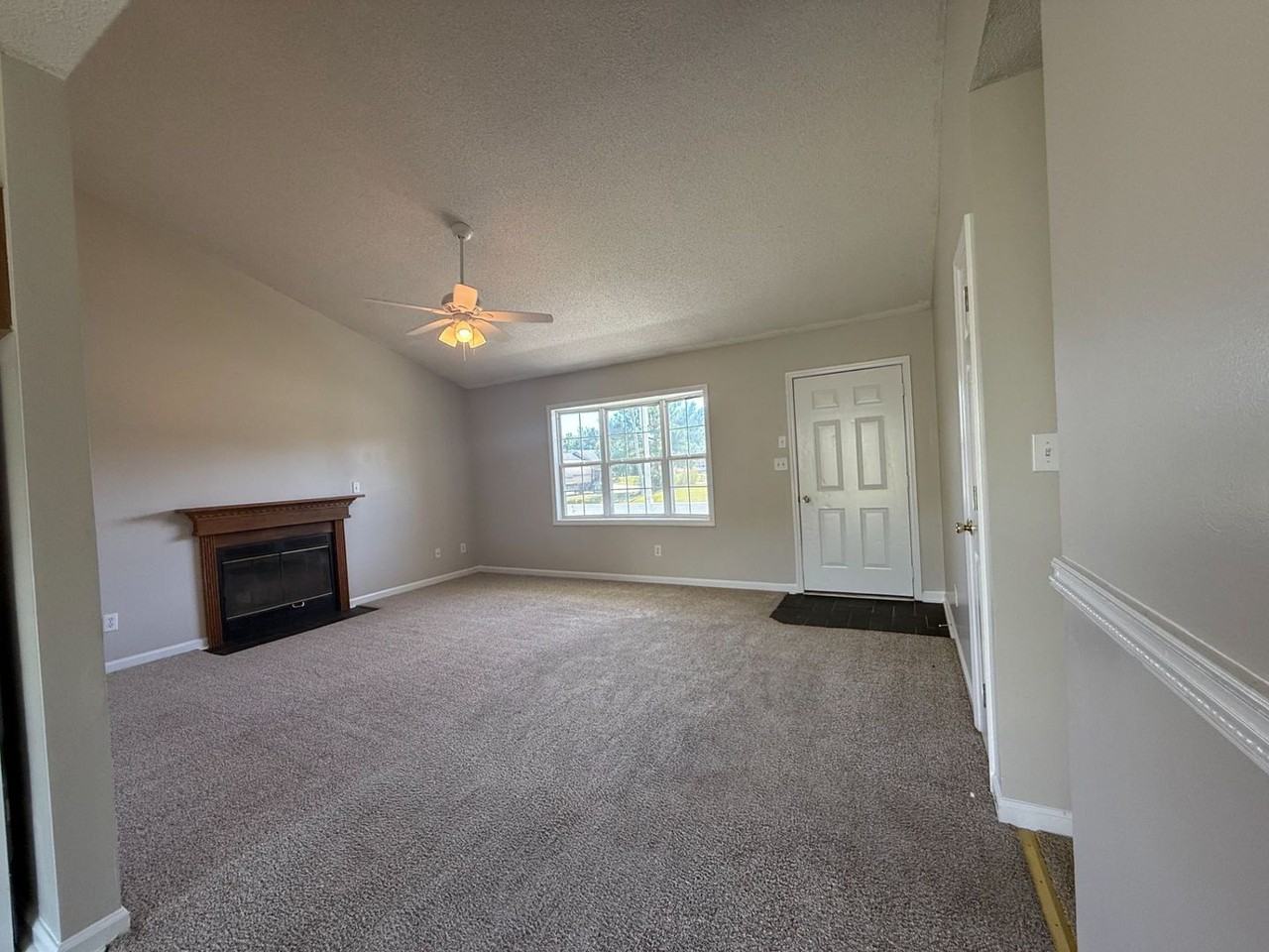 204 Zachary Ln - Photo 5 of 36