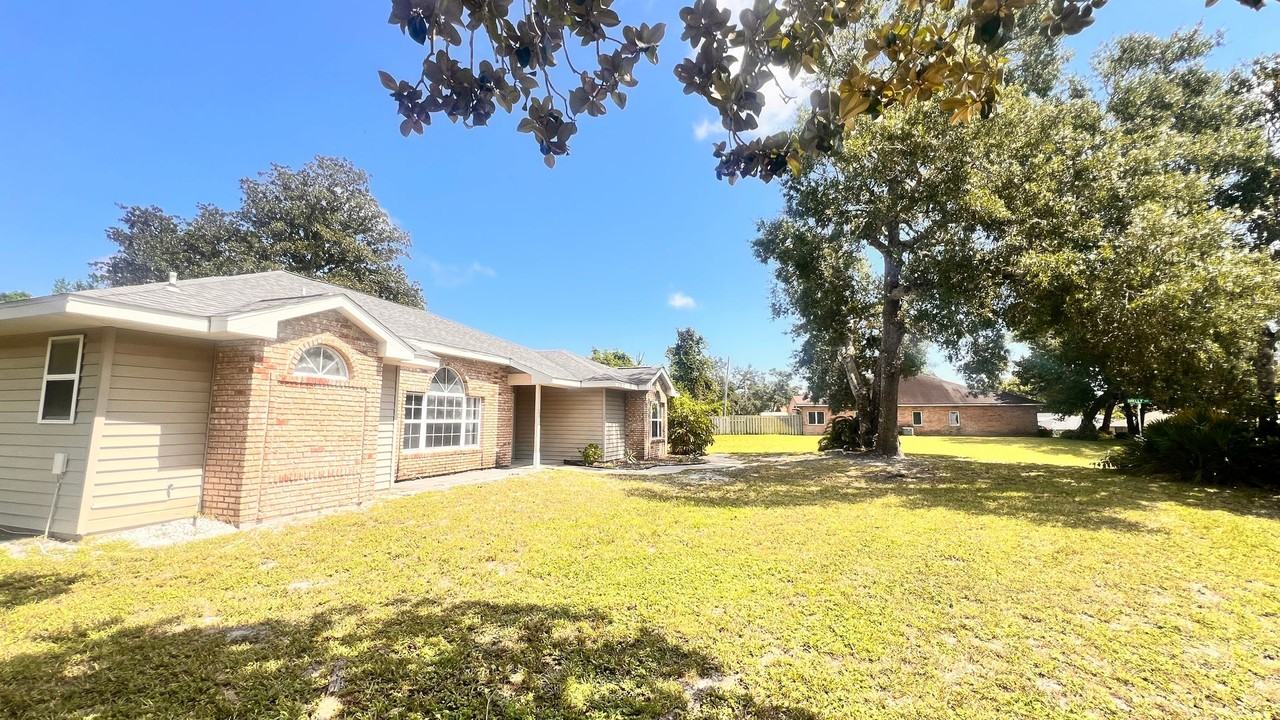 23 Winding Woods Trl - Photo 2 of 47