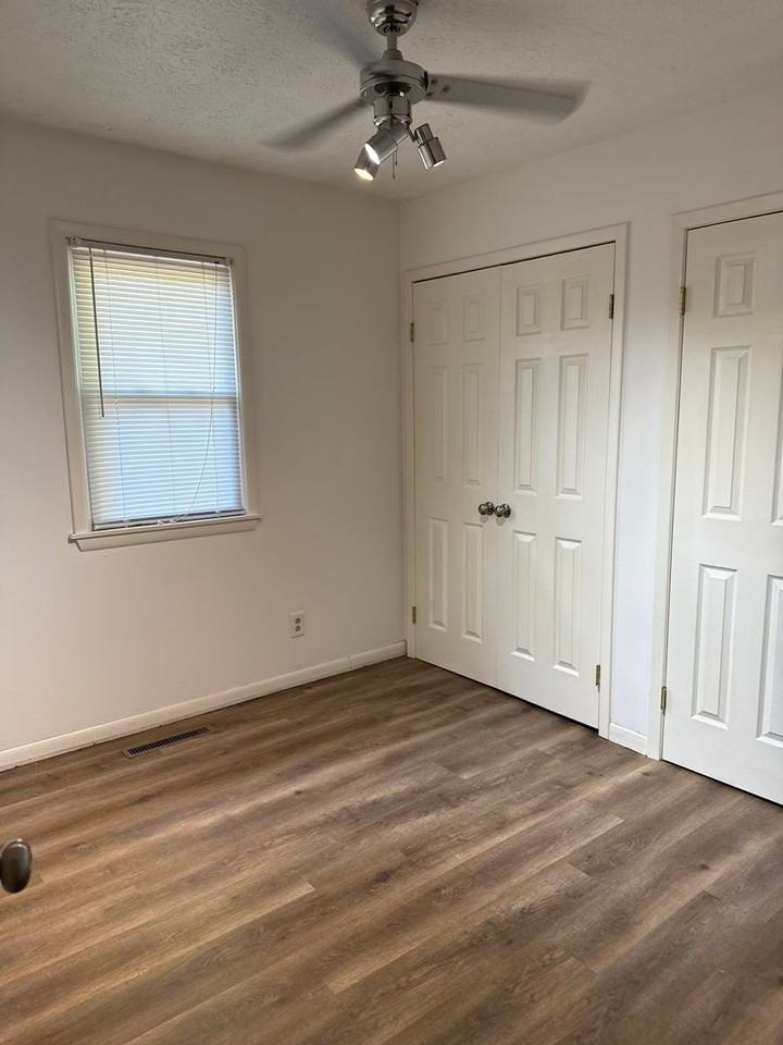 Walnut Court Apartments - Photo 3 of 5