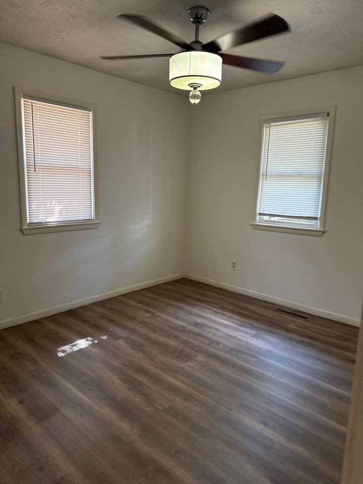 Walnut Court Apartments - Photo 4 of 5