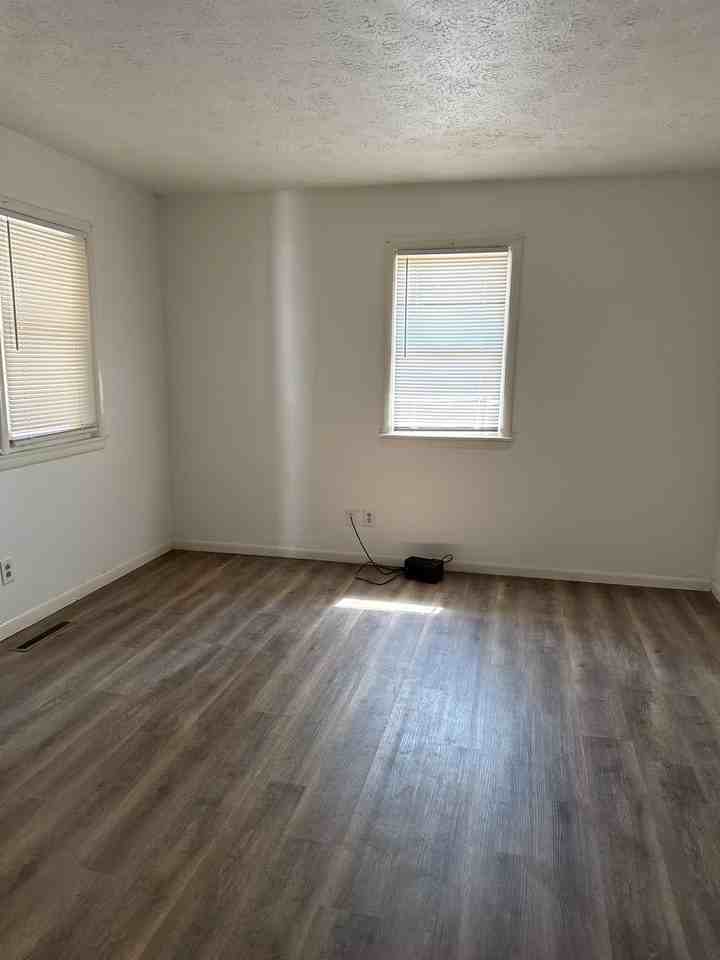 Walnut Court Apartments - Photo 5 of 5