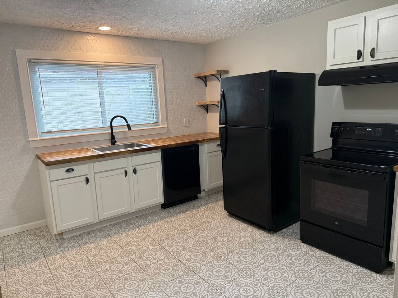 4029 Ivy Ave - Photo 3 of 9