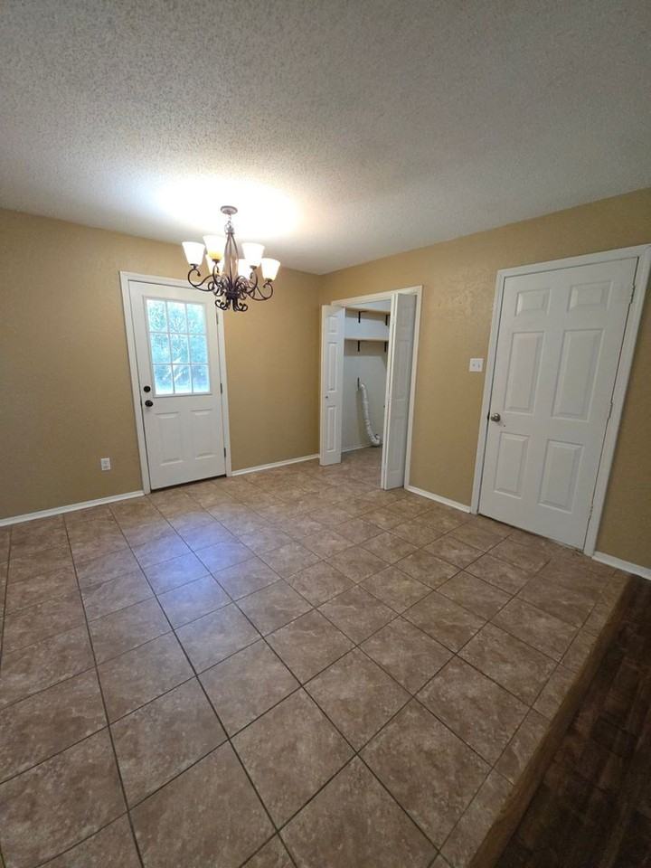 1207 South Ithaca Avenue - Photo 4 of 17