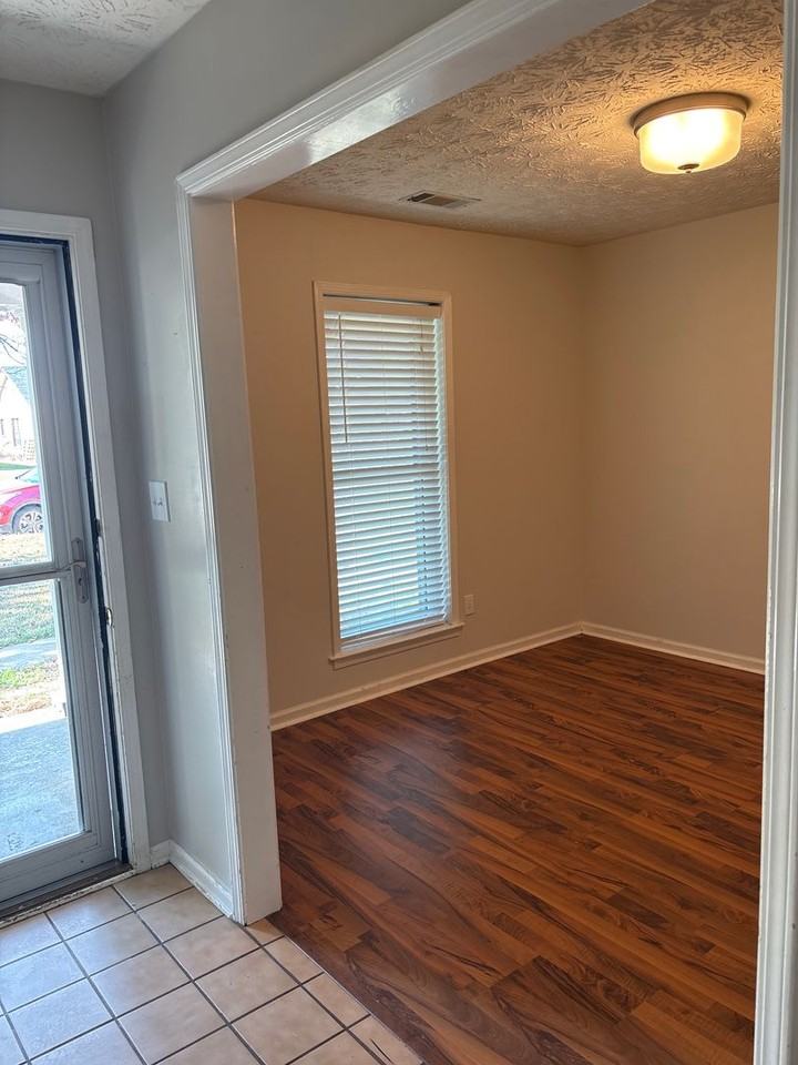 7105 Bentley Court - Photo 4 of 29