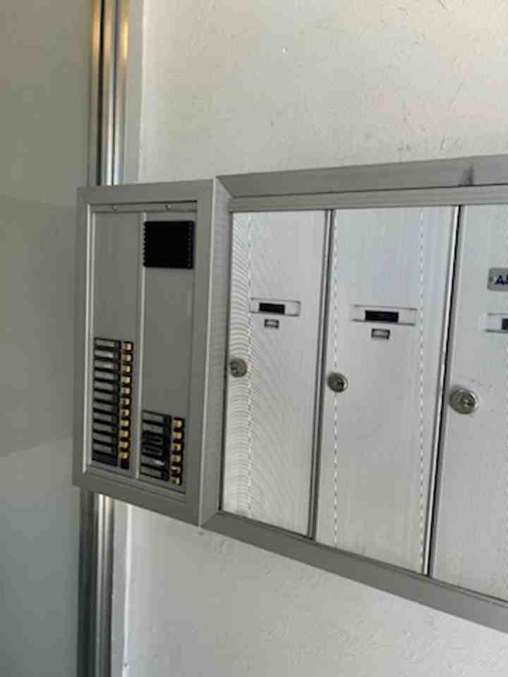 95 N Clarkson St Carolyn Arms Apartments - Photo 3 of 17