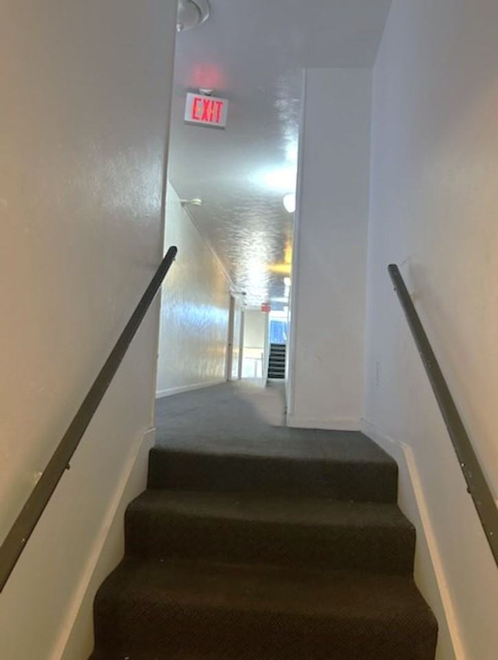 95 N Clarkson St Carolyn Arms Apartments - Photo 5 of 17