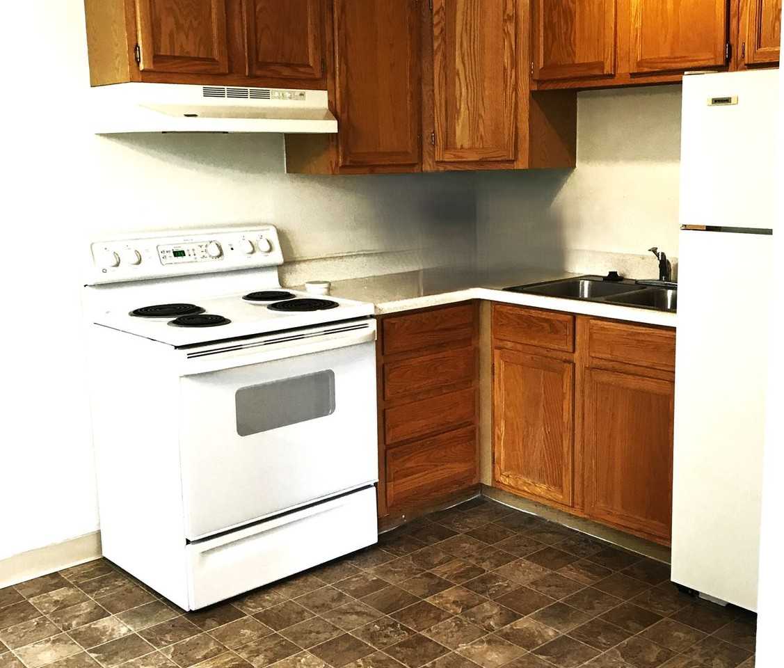 95 N Clarkson St Carolyn Arms Apartments - Photo 7 of 17