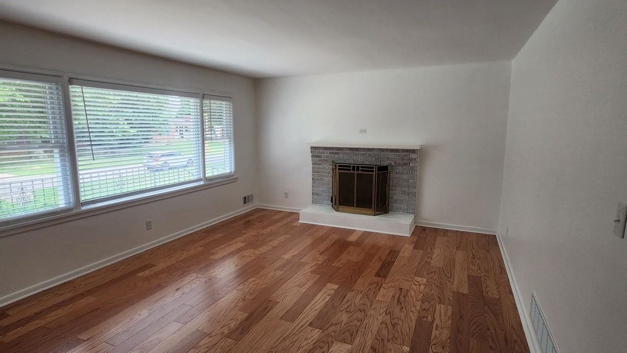 3127 Michael Dr - Photo 2 of 21