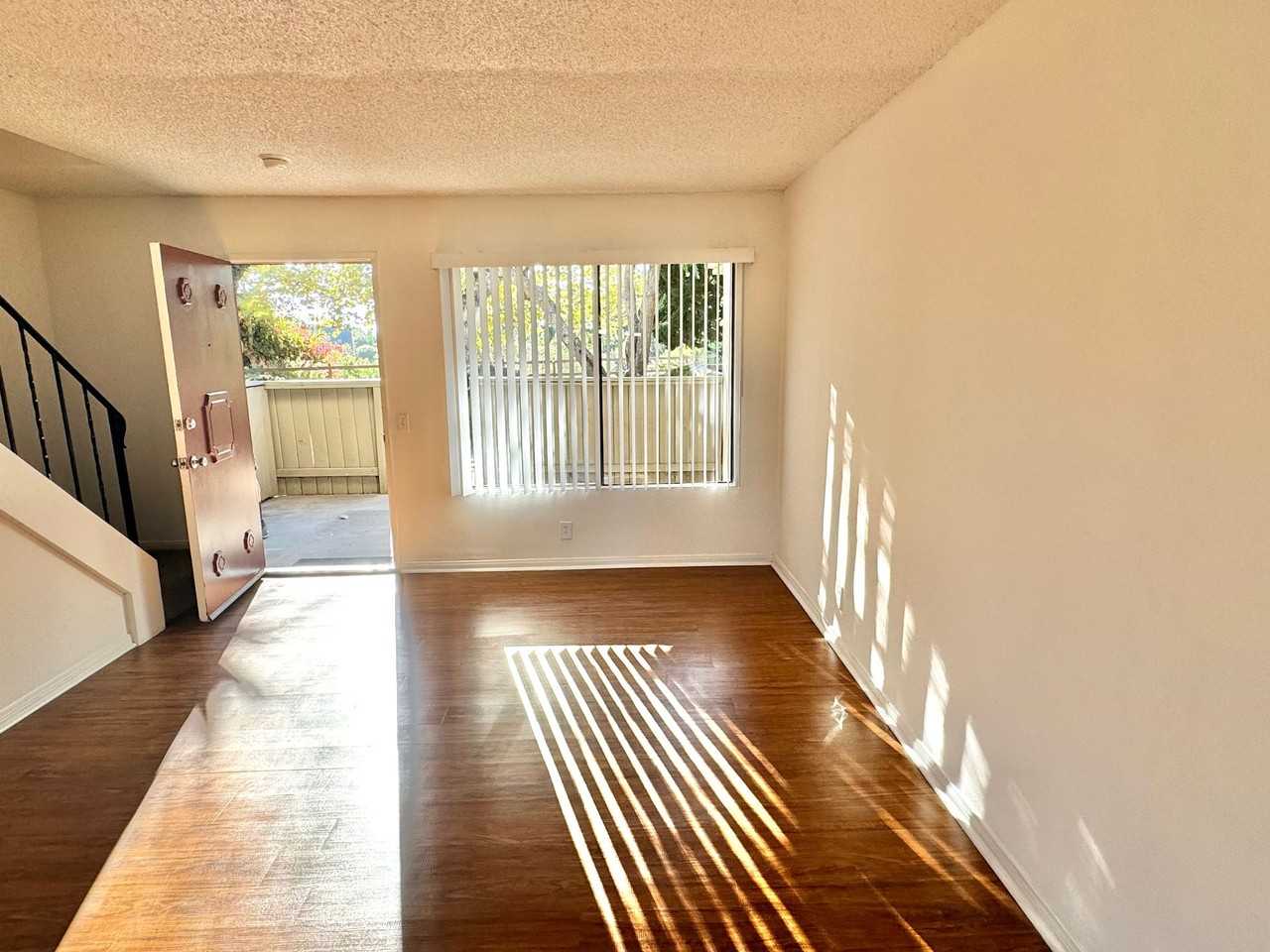 Spacious 2+1 1/2 E. End Townhouse! - Photo 7 of 9