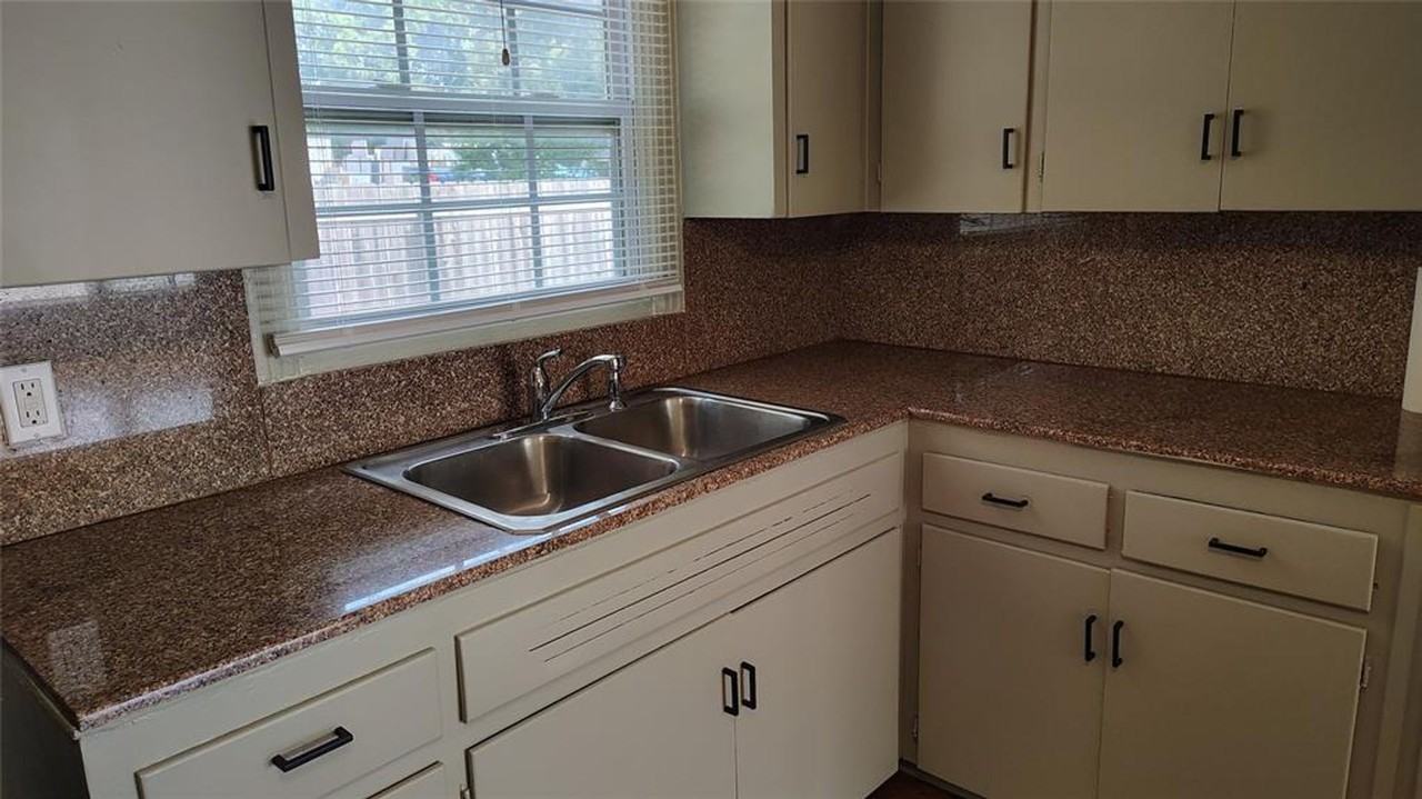 13805 Maye Pl - Photo 5 of 14