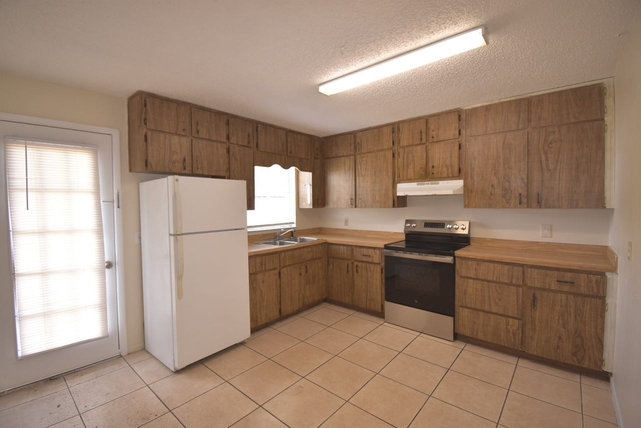 1587 N C 470 #2 - Photo 4 of 12