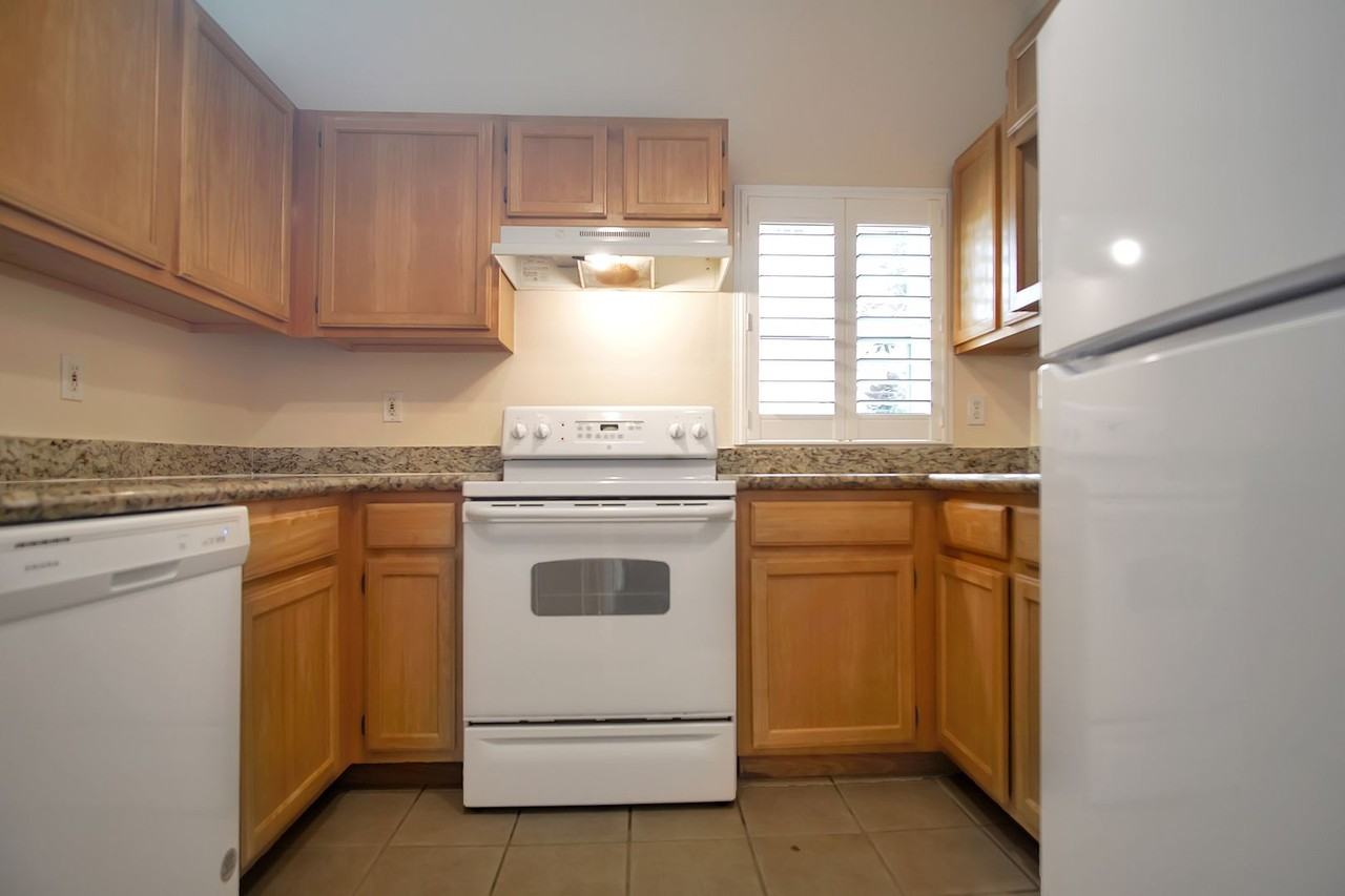 5008 Mangrove Aly - Photo 4 of 30