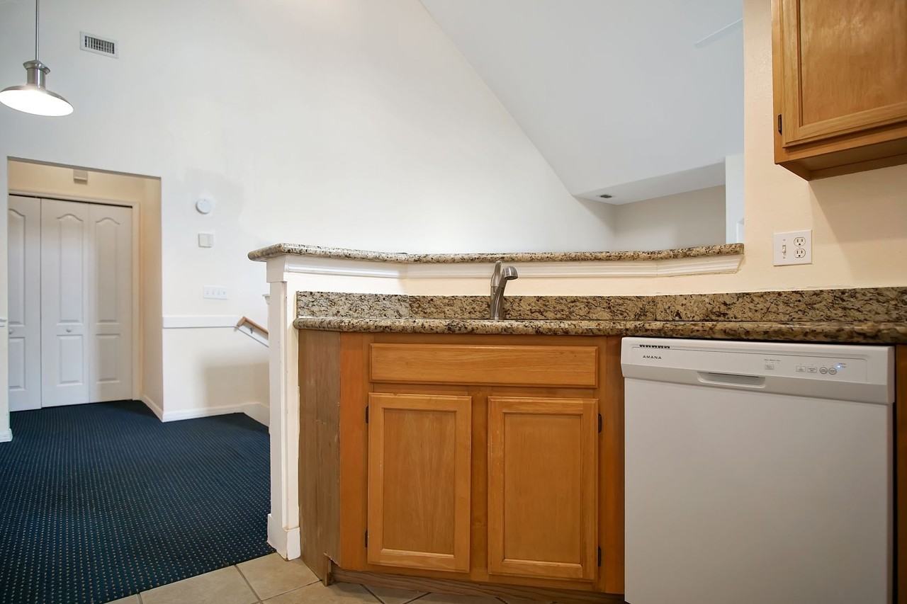 5008 Mangrove Aly - Photo 5 of 30