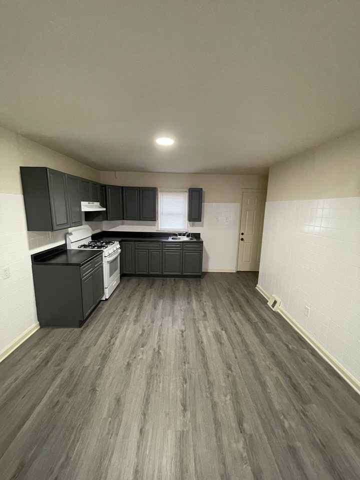 2441 N 5th St - Photo 3 of 16