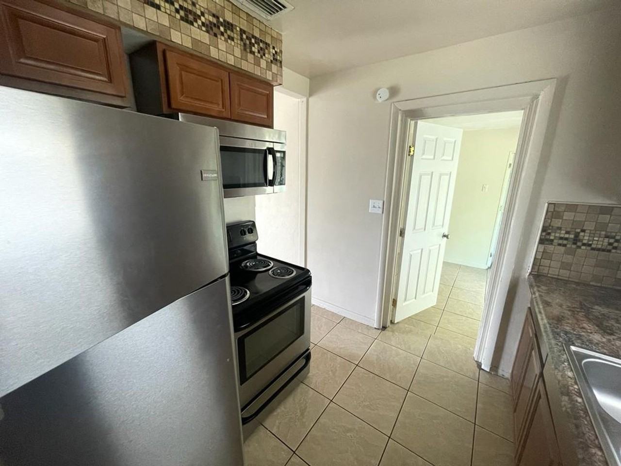 202 6th Jpv St - Photo 5 of 17