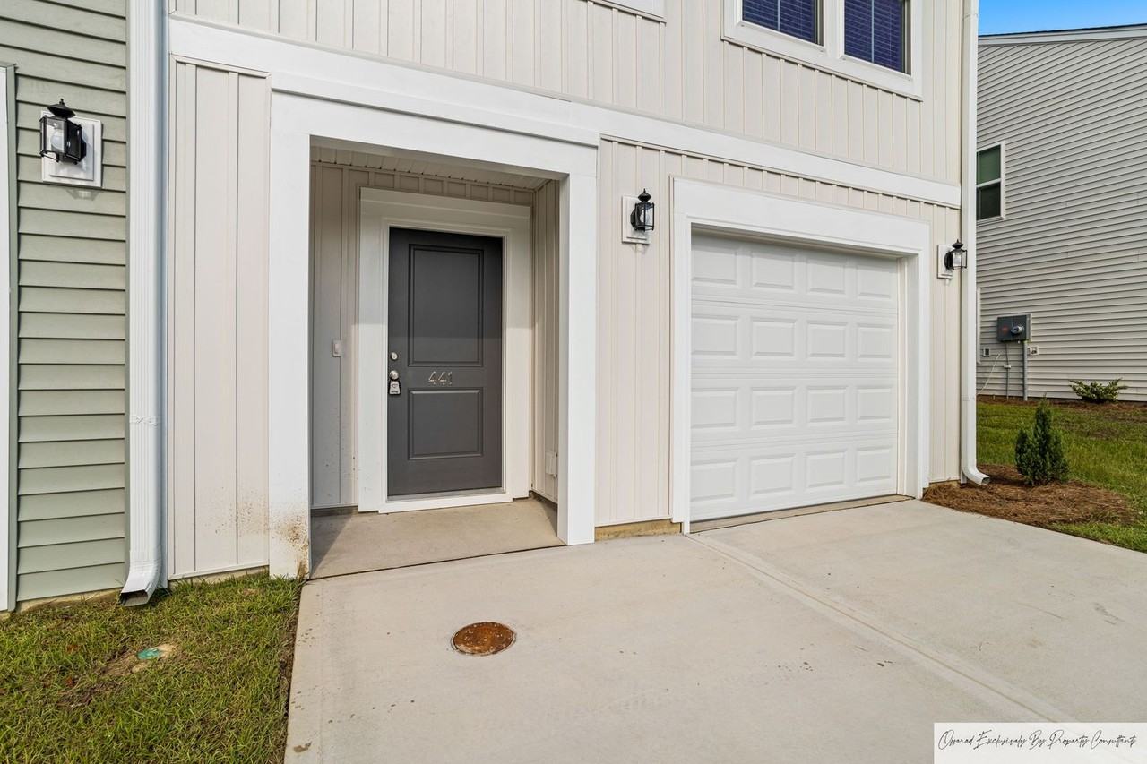 441 Pepperbush Lane - Photo 4 of 31