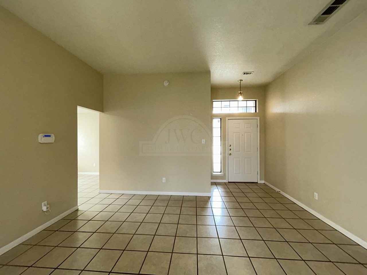 405 Diana Ln - Photo 4 of 27