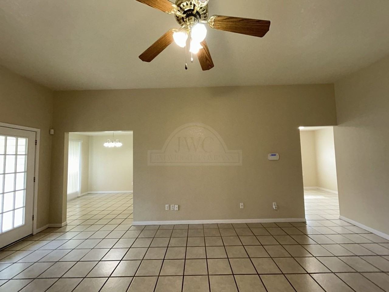 405 Diana Ln - Photo 5 of 27