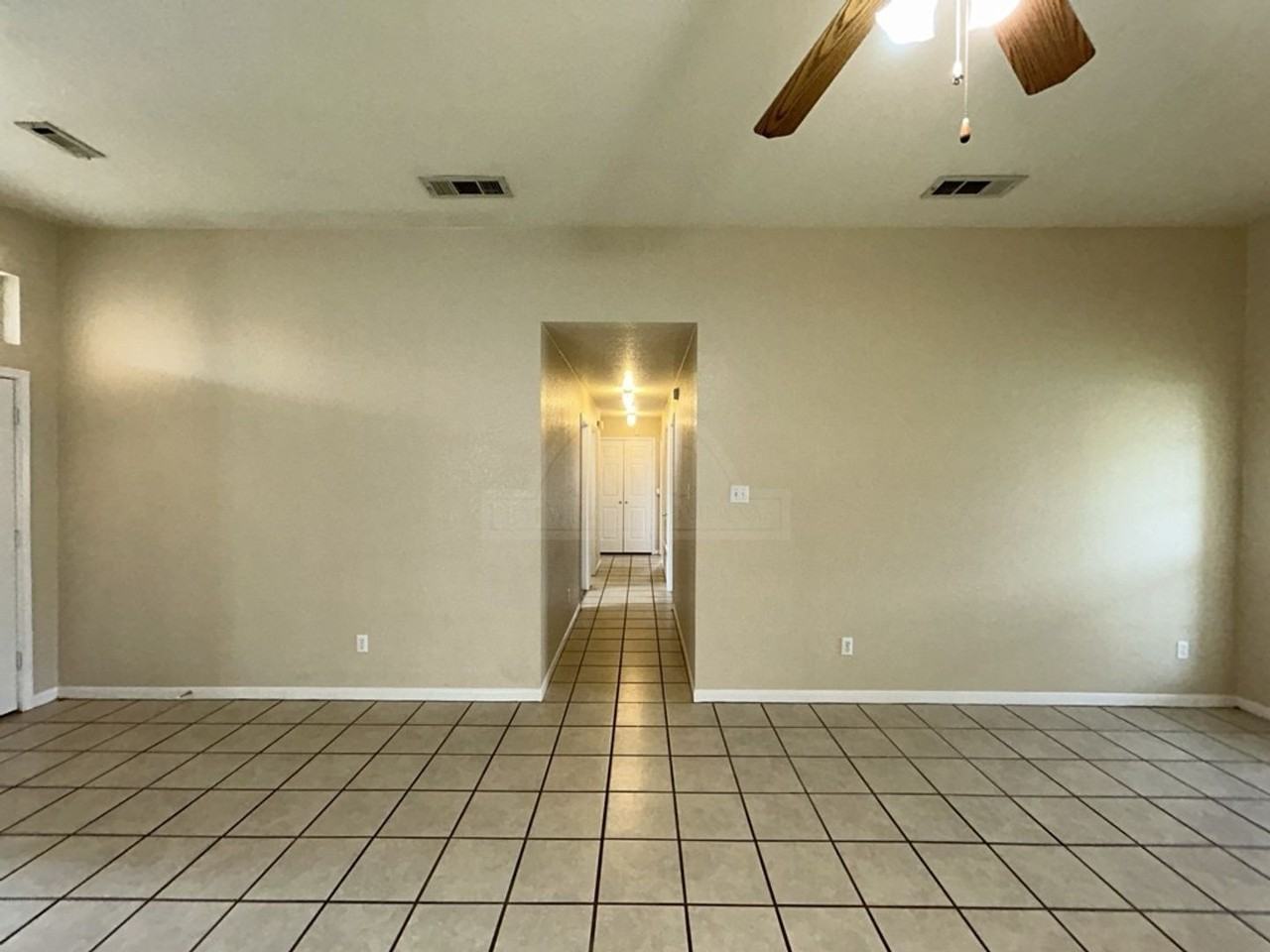 405 Diana Ln - Photo 7 of 27