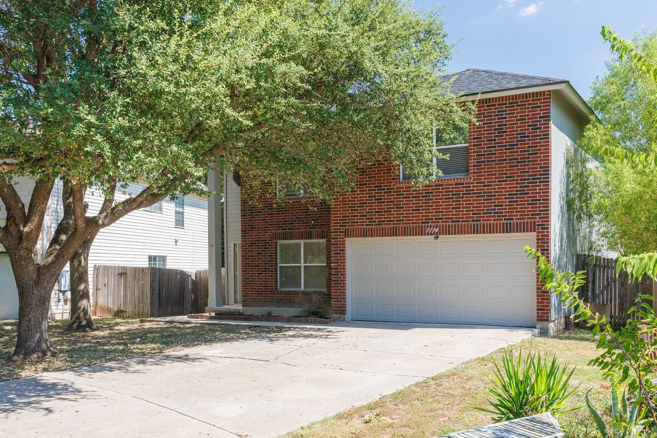 1114 Thorn Creek Pl - Photo 2 of 19