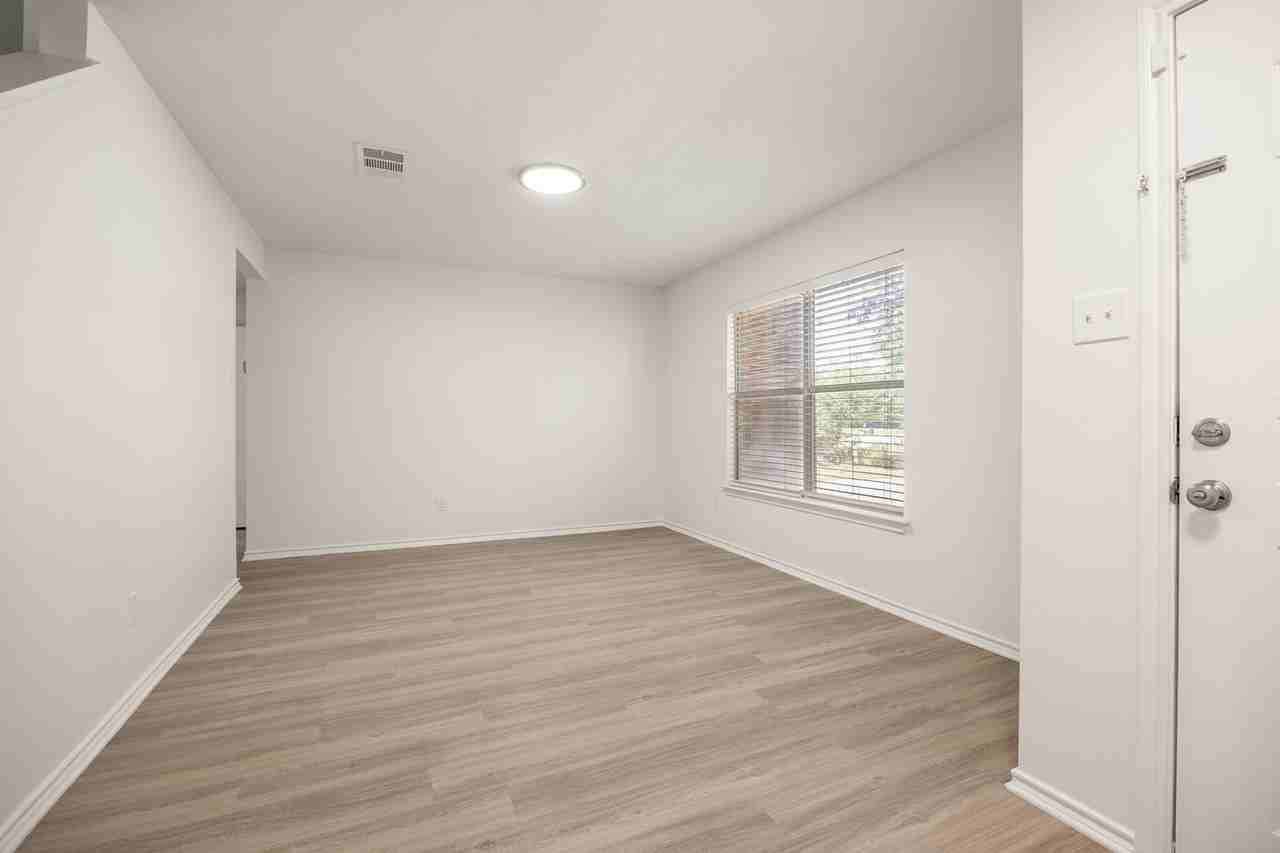 1114 Thorn Creek Pl - Photo 3 of 19