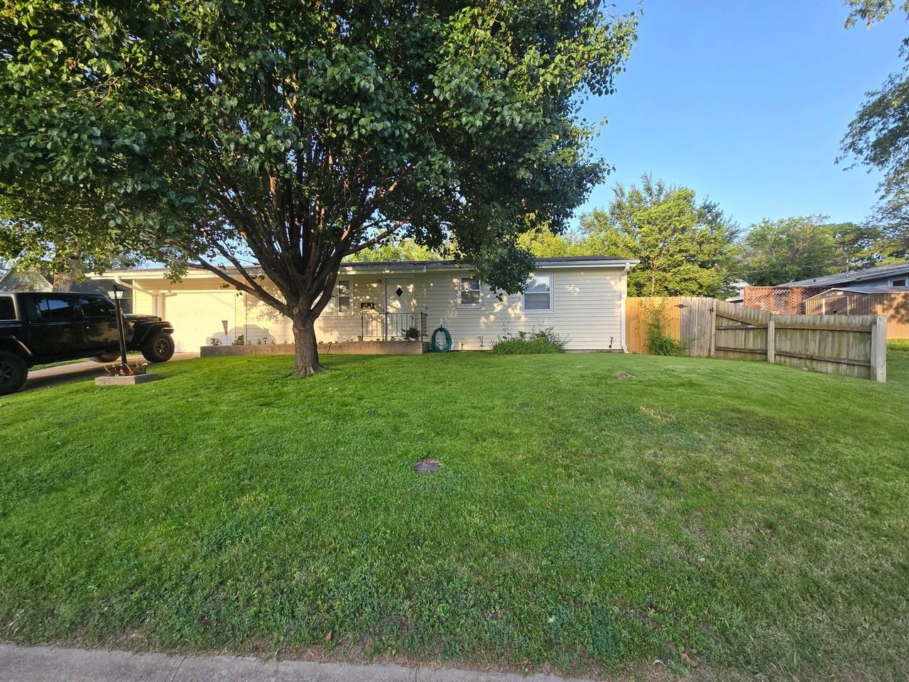 910 12th St - Photo 2 of 43