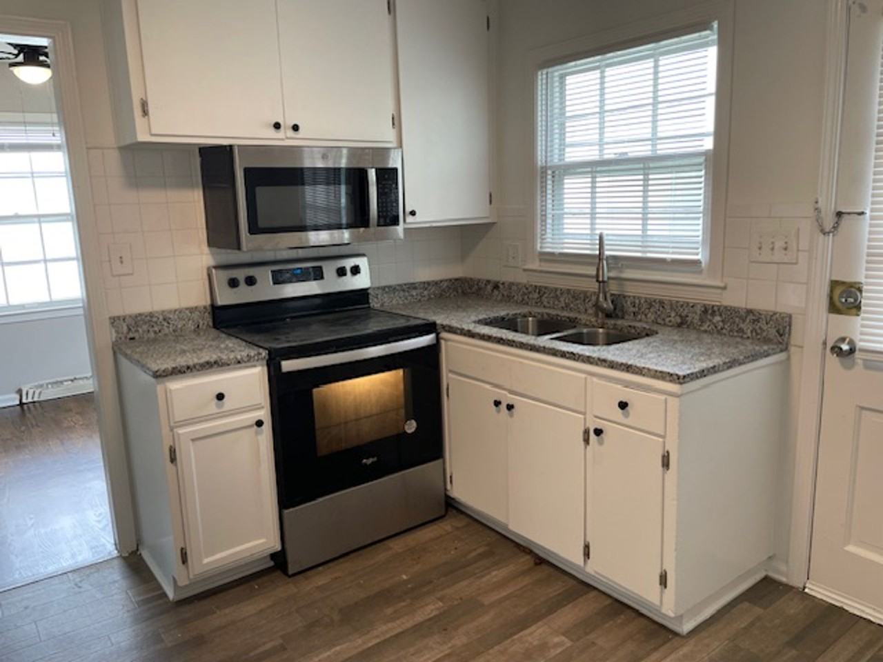 6643-6645 Floyd St - Photo 4 of 12