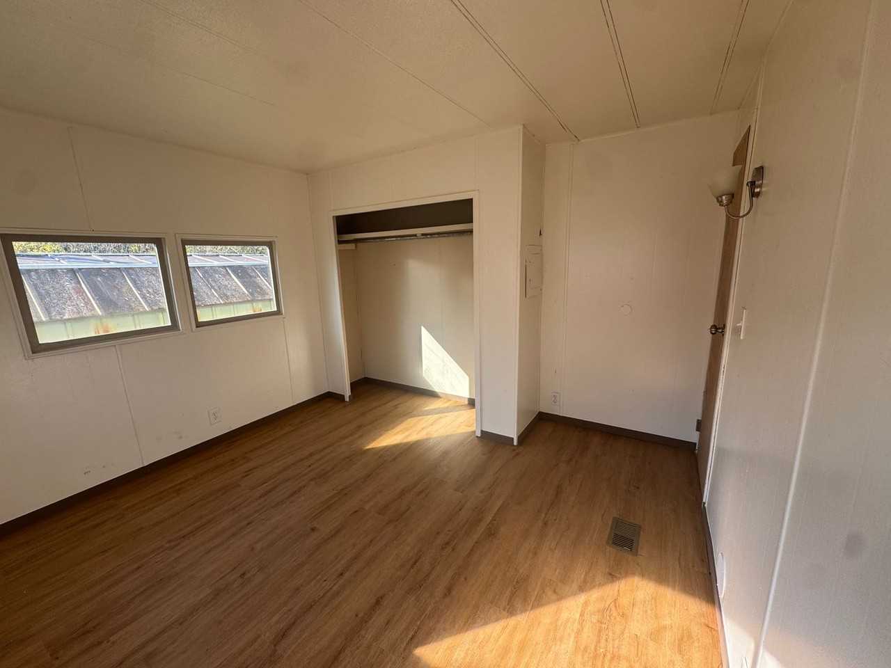 595 Sw Birch Pl #C - Photo 2 of 10