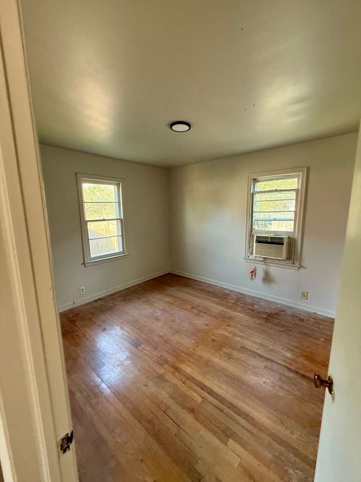 402 Ash St - Photo 2 of 6