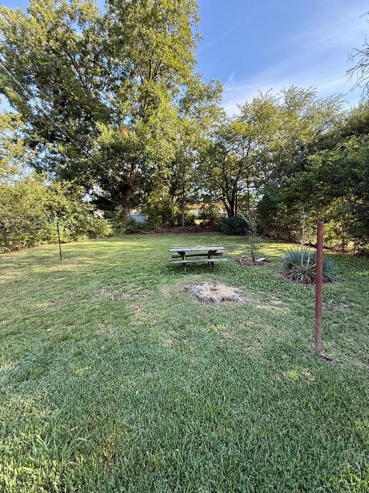 402 Ash St - Photo 6 of 6