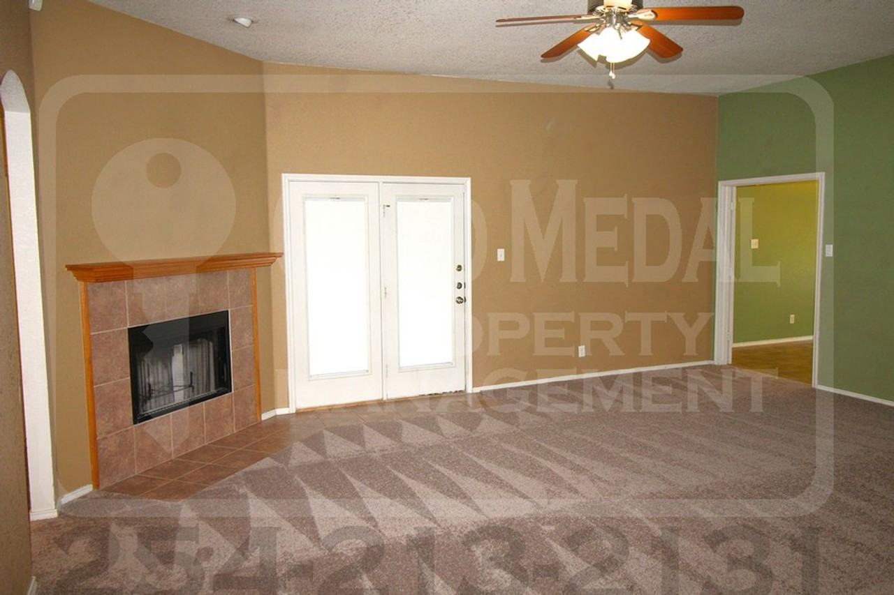 4302 Hank Dr - Photo 4 of 32