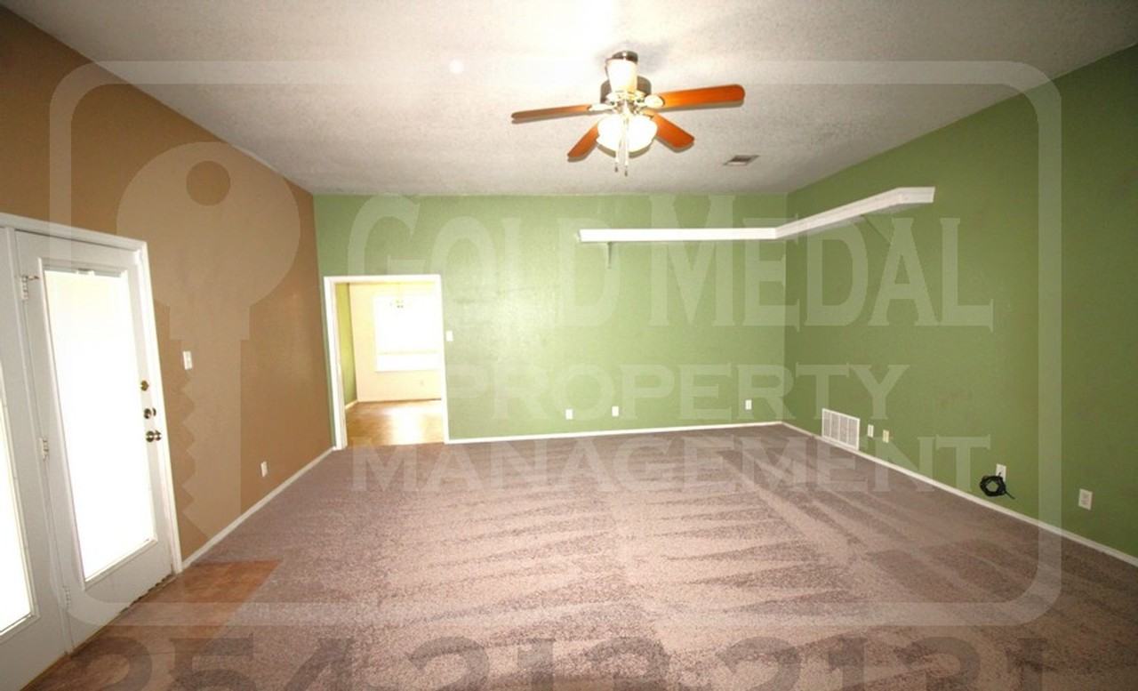 4302 Hank Dr - Photo 6 of 32