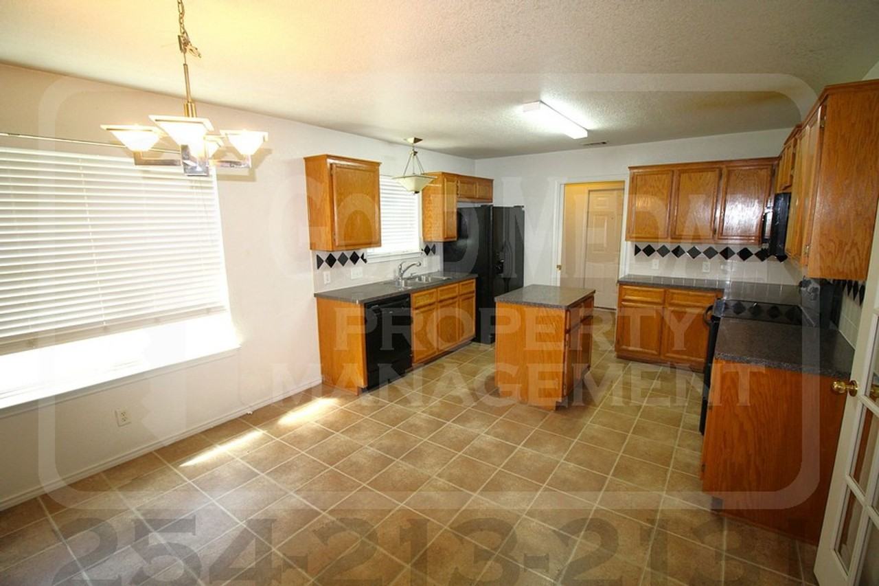 4302 Hank Dr - Photo 7 of 32