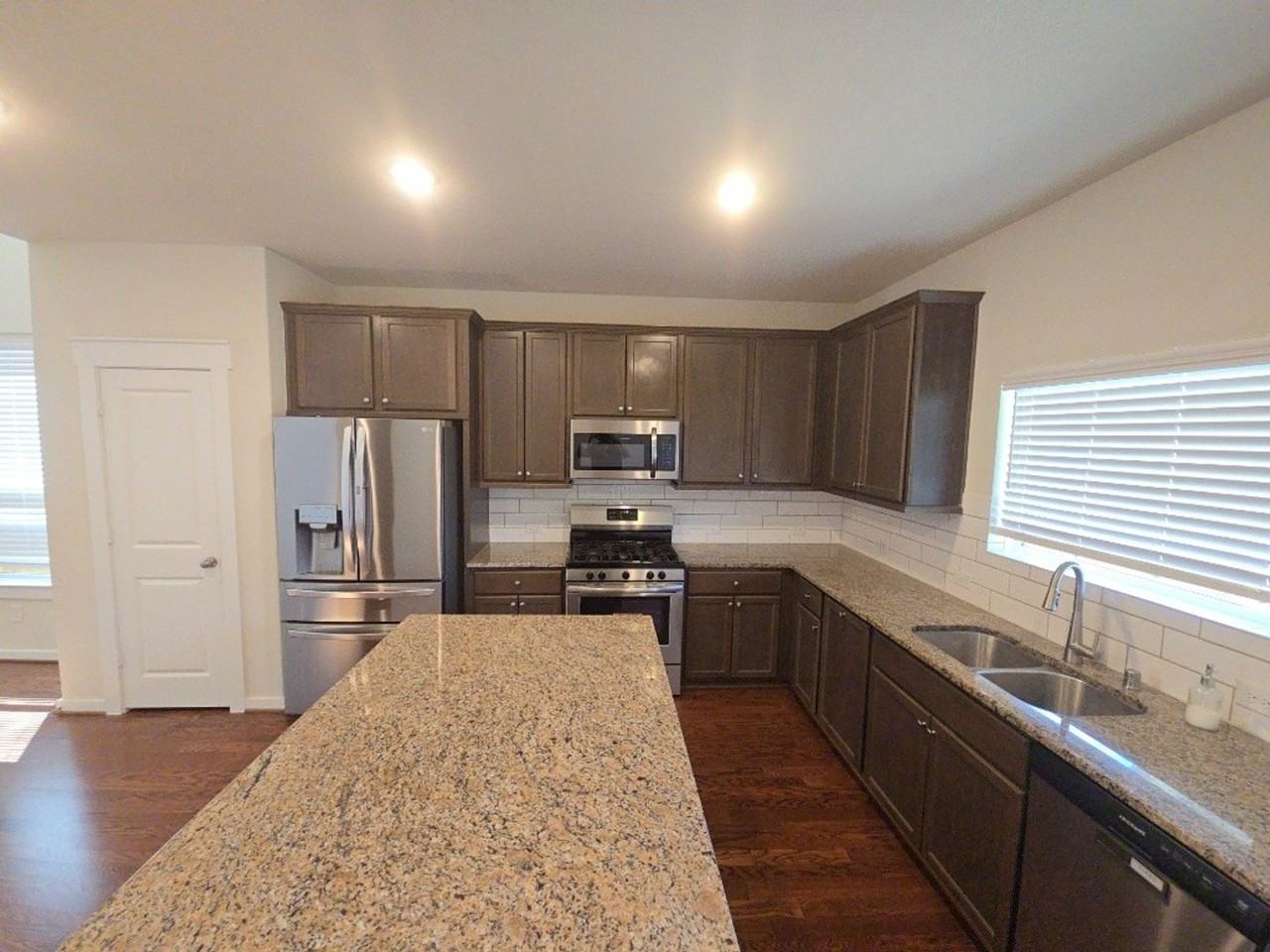 7543 Coral Terrace Dr - Photo 3 of 29