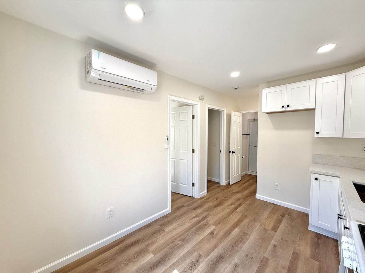 123 S Golden Ave #2 - Photo 3 of 9