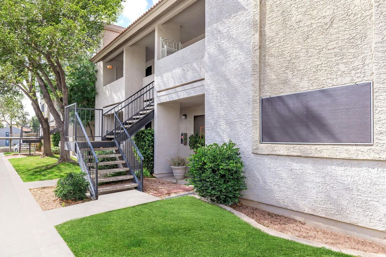 Marabrisa Condominiums - Photo 2 of 39