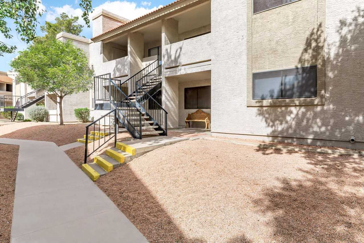 Marabrisa Condominiums - Photo 4 of 39