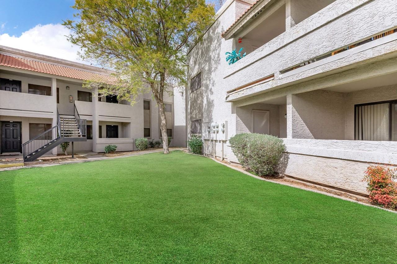 Marabrisa Condominiums - Photo 6 of 39