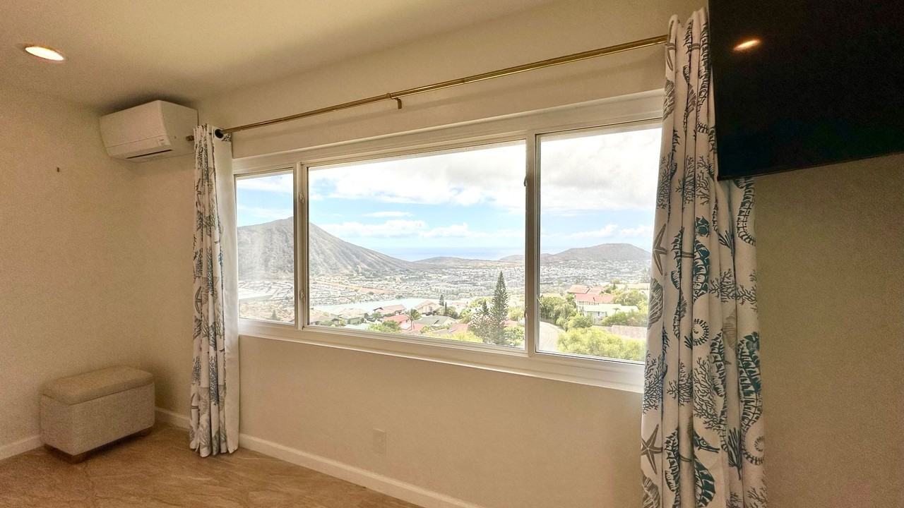 1034 Kaumoku St - Photo 6 of 40