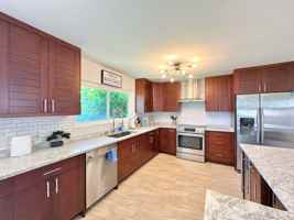 featured image of 1034 Kaumoku St