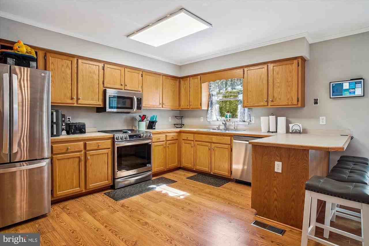 813 Petinot Pl - Photo 2 of 31