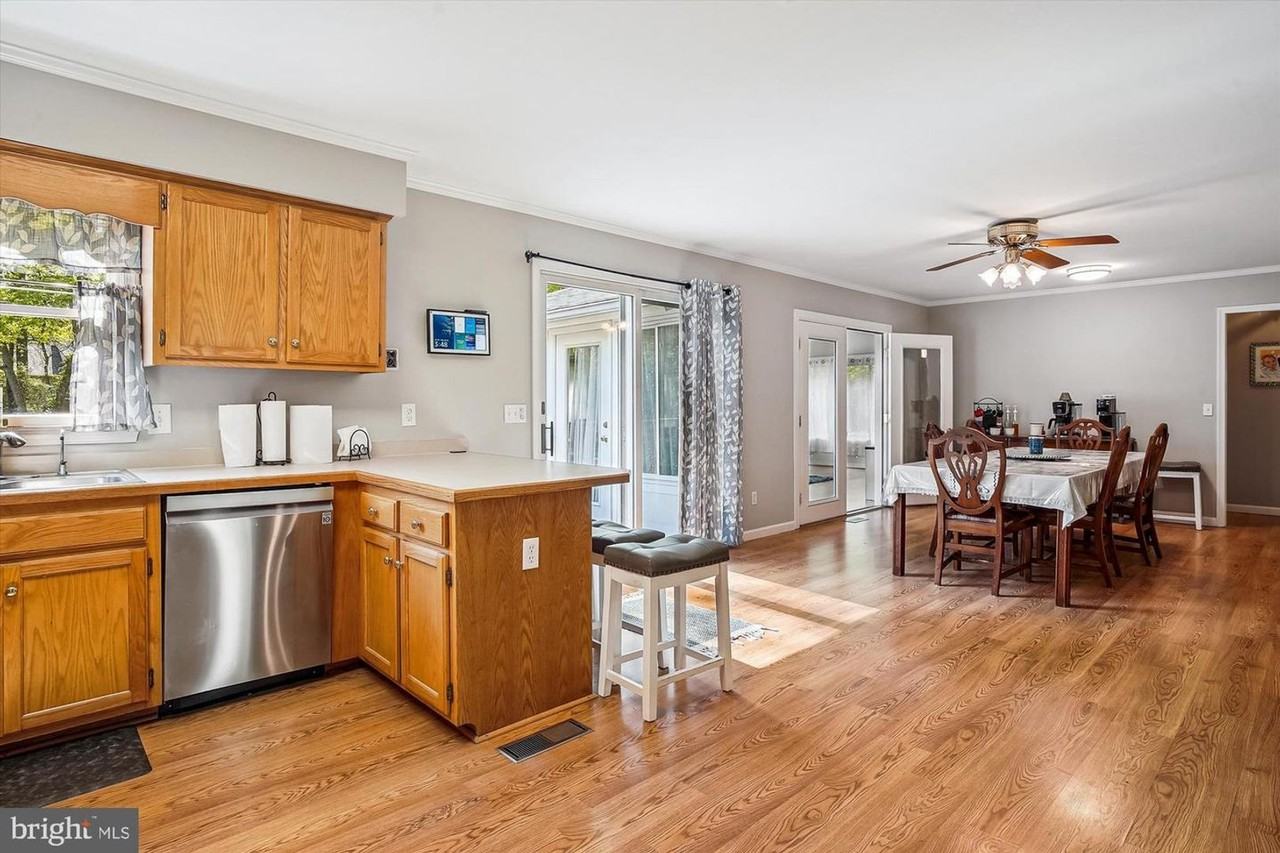 813 Petinot Pl - Photo 3 of 31