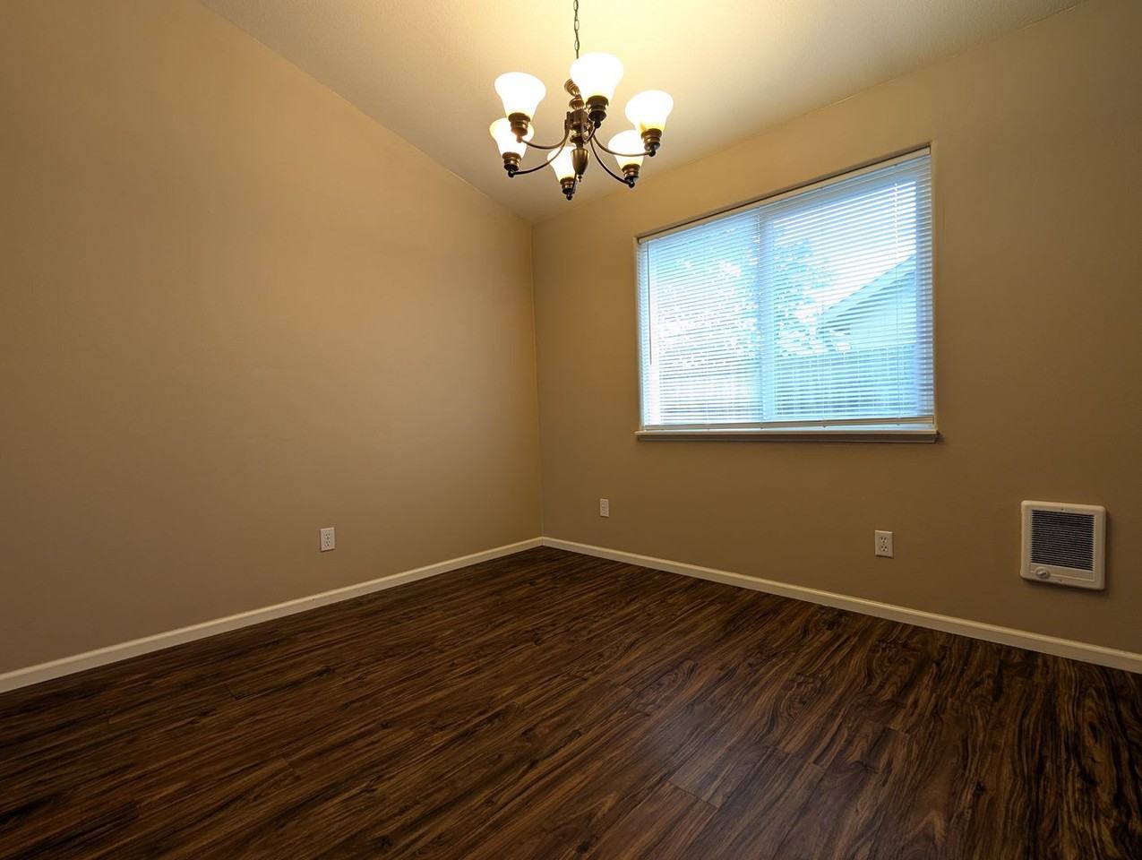 2068 Scott Rd - Photo 6 of 23