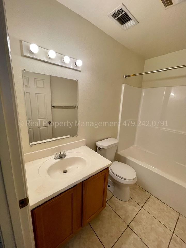 1435 Brazil Avenue - Photo 6 of 12