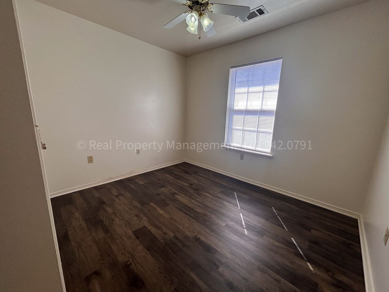 1435 Brazil Avenue - Photo 7 of 12