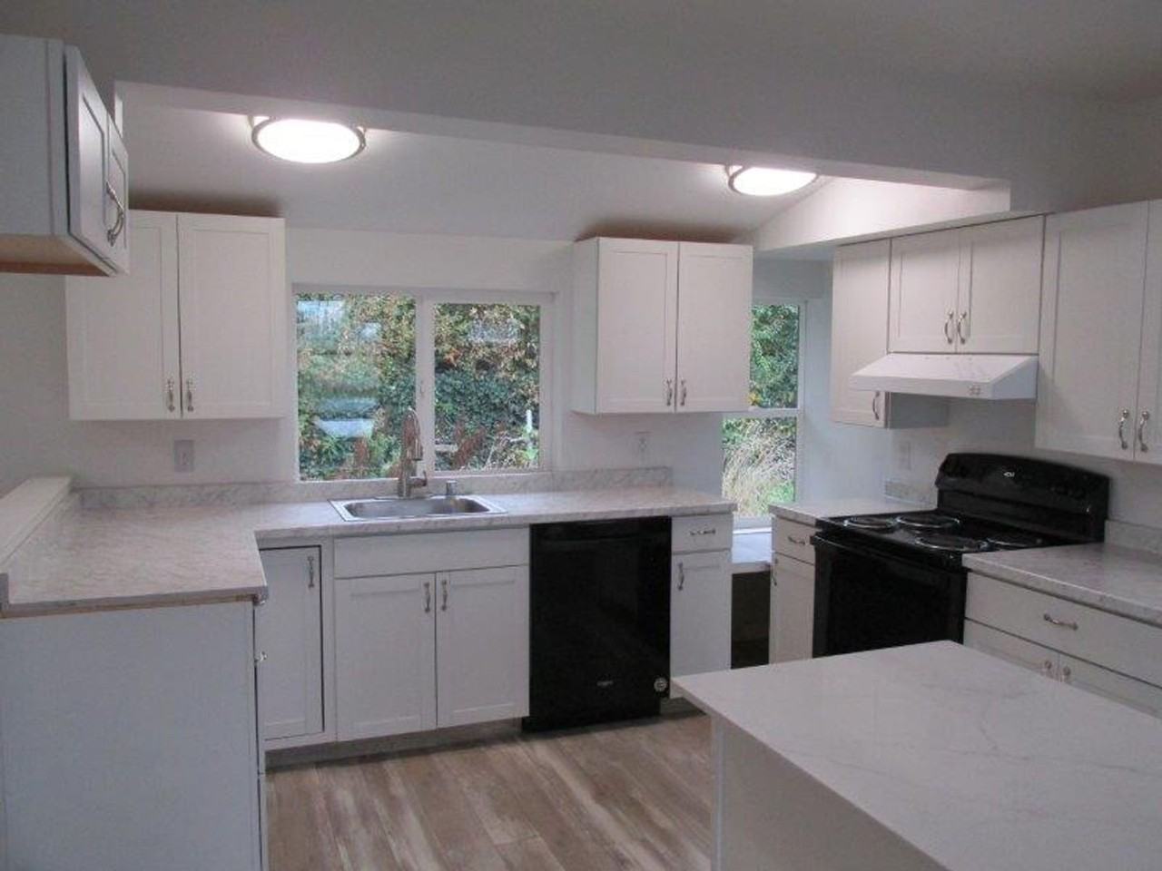 15019 Memorial Highway - Photo 2 of 14