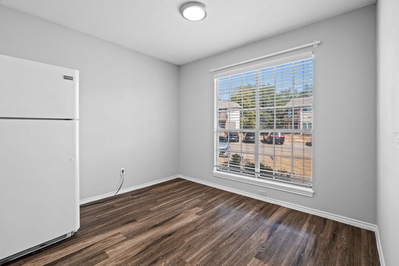 1806 River Crossing Cir - Photo 3 of 30